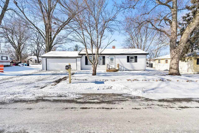 $229,000 | 821 Penfield Avenue, Joliet, IL 60433