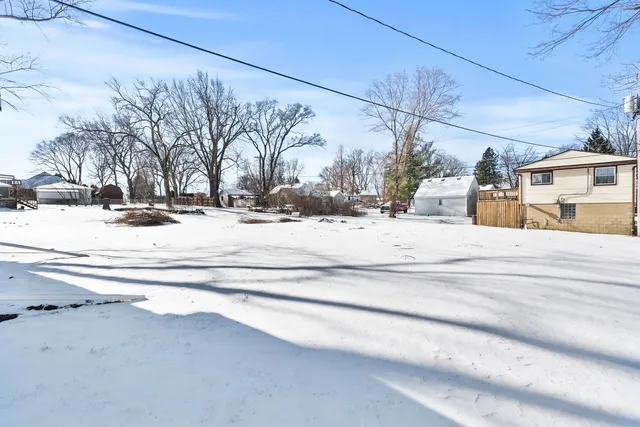 $229,000 | 821 Penfield Avenue, Joliet, IL 60433