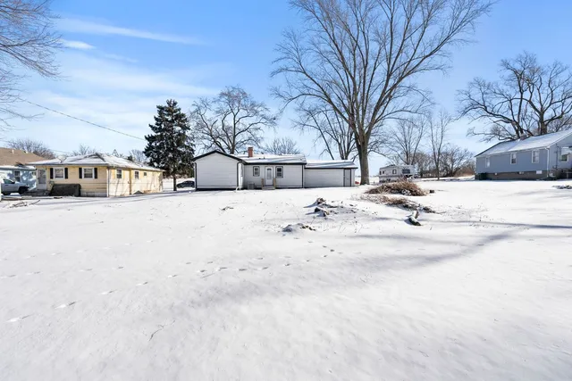 $229,000 | 821 Penfield Avenue, Joliet, IL 60433