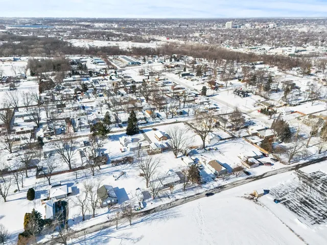 $229,000 | 821 Penfield Avenue, Joliet, IL 60433