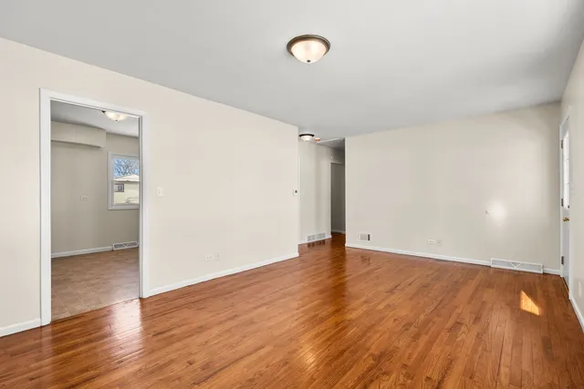 $229,000 | 821 Penfield Avenue, Joliet, IL 60433