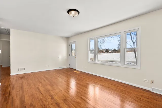 $229,000 | 821 Penfield Avenue, Joliet, IL 60433