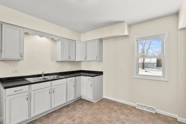 $229,000 | 821 Penfield Avenue, Joliet, IL 60433