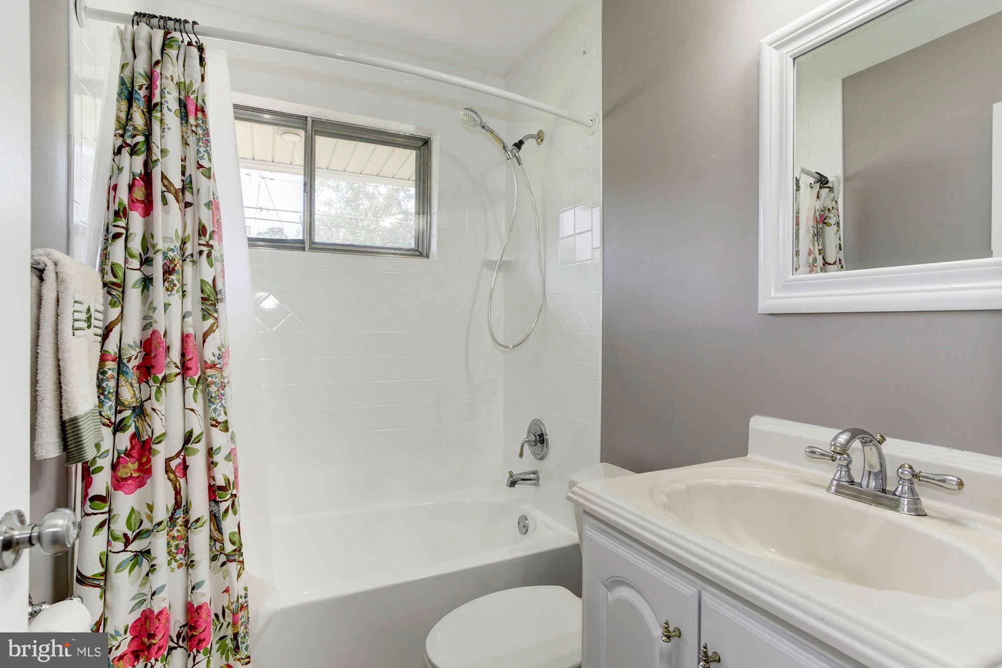 7414 Gresham Street Springfield, VA 22151 - Photo 20 of 24 2nd bathroom