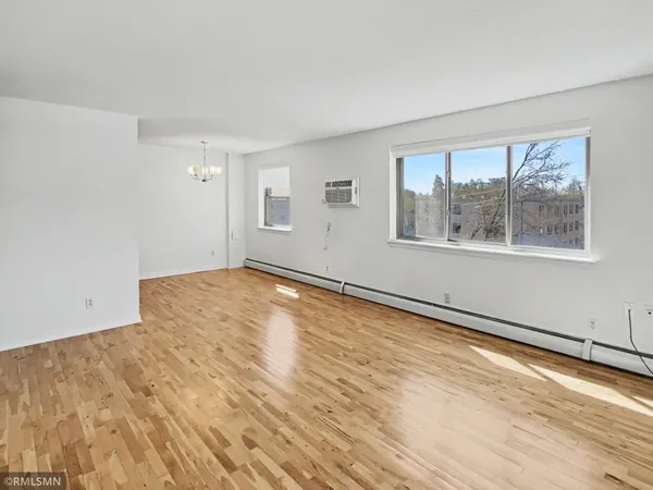 $2,700 | 2727 West 43rd Street, Unit 408, Minneapolis, MN 55410