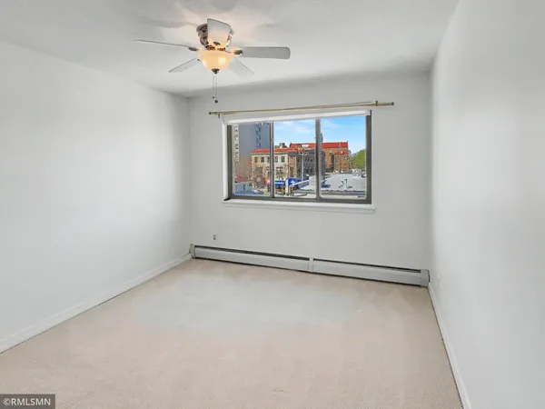 $2,700 | 2727 West 43rd Street, Unit 408, Minneapolis, MN 55410