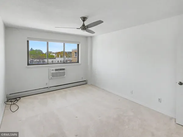 $2,700 | 2727 West 43rd Street, Unit 408, Minneapolis, MN 55410
