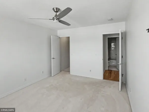 $2,700 | 2727 West 43rd Street, Unit 408, Minneapolis, MN 55410