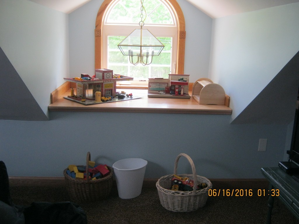 220 Davis Road Ashby, MA 01431 - Photo 16 of 30 a dining room with a table and chair