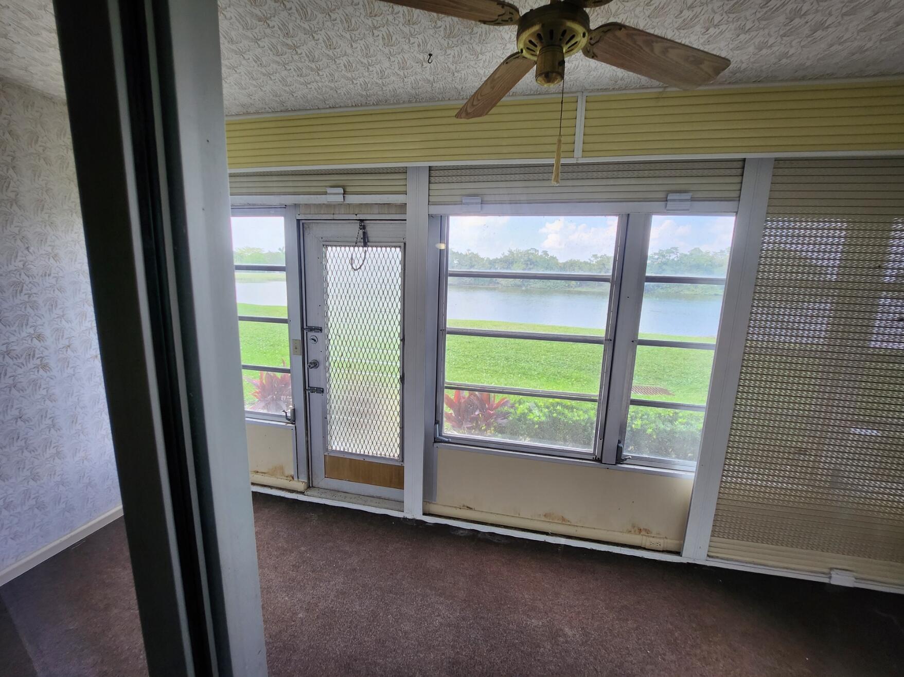 1059 Ainslie Drive, Unit 1059 Boca Raton, FL 33434 - Photo 4 of 15 a room that has a bed and a window