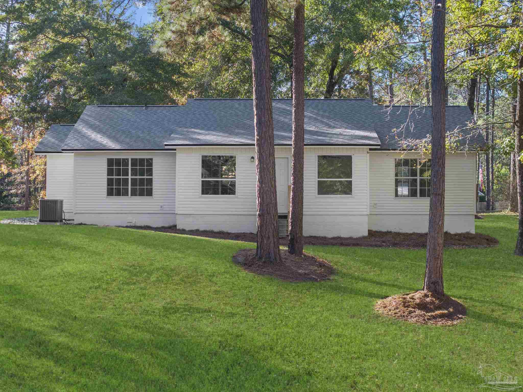 195 Miller Road DeFuniak Springs, FL 32435 - Photo 33 of 50 a backyard of a house with lots of green space