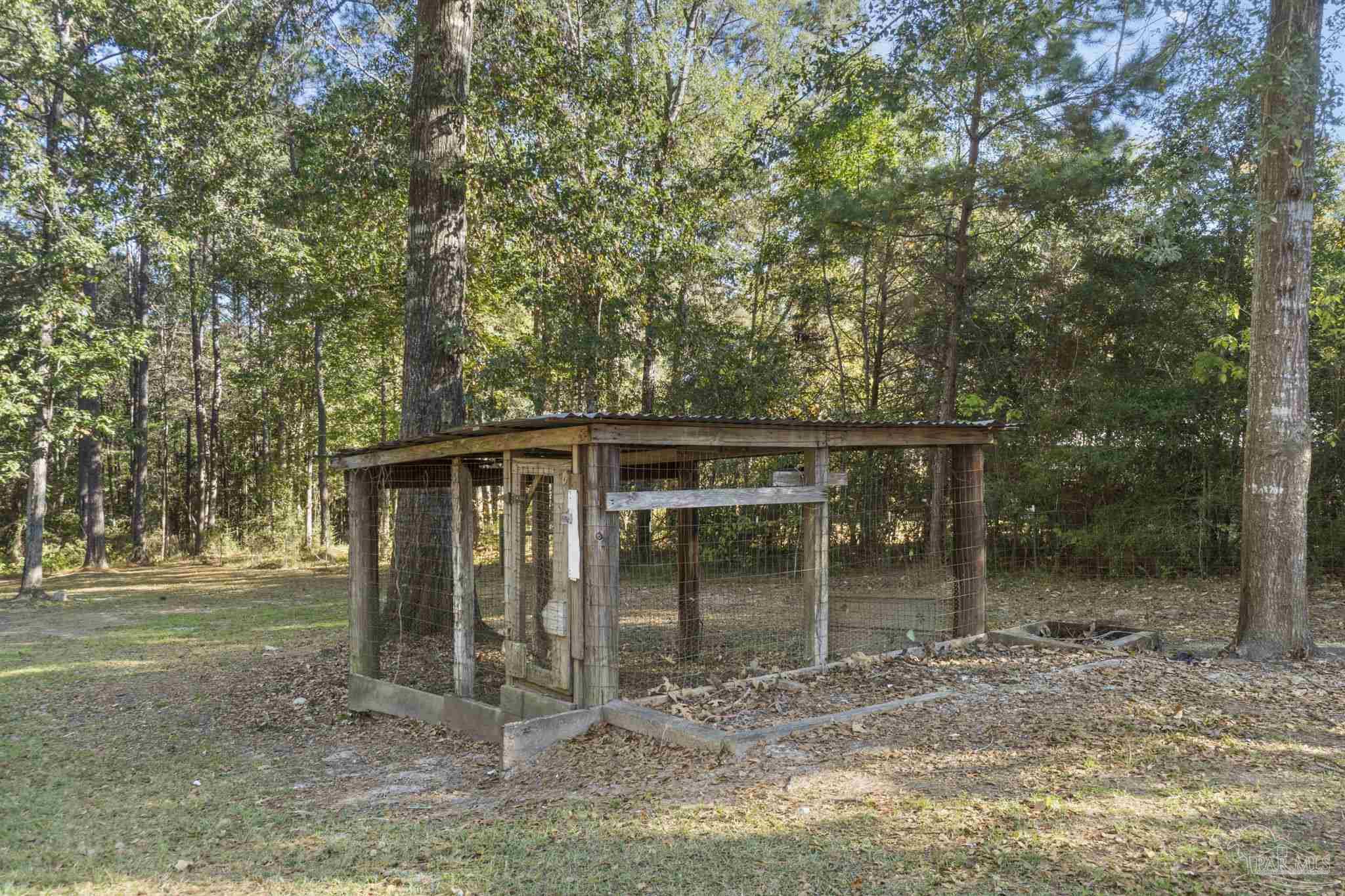 195 Miller Road DeFuniak Springs, FL 32435 - Photo 38 of 50 a backyard of a house with barbeque oven