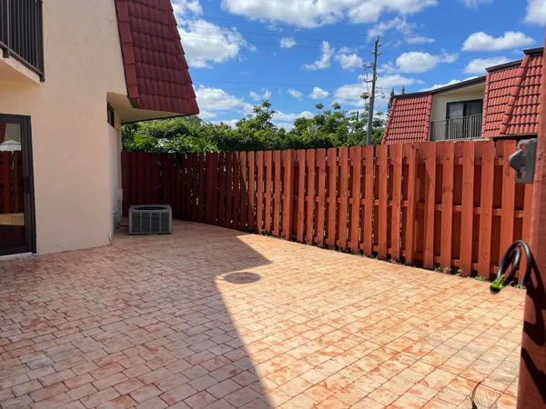 $2,525 | 3878 Victoria Drive, West Palm Beach, FL 33406