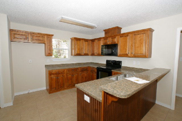 103 Chatwood Circle Daphne, AL 36526 - Photo 4 of 12 Kitchen 1