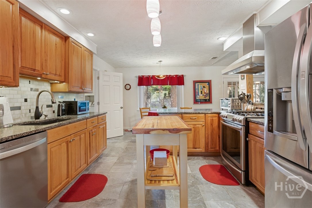 220 North Cromwell Road Savannah, GA 31410 - Photo 11 of 45 KITCHEN