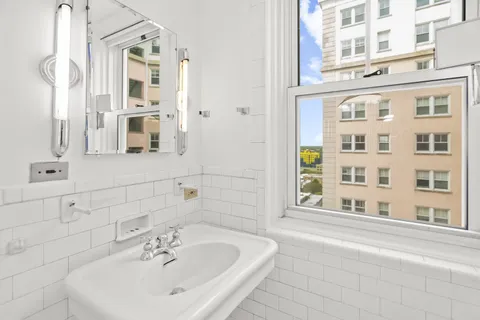 $485,000 | 5555 North Sheridan Road, Unit 1503, Chicago, IL 60640