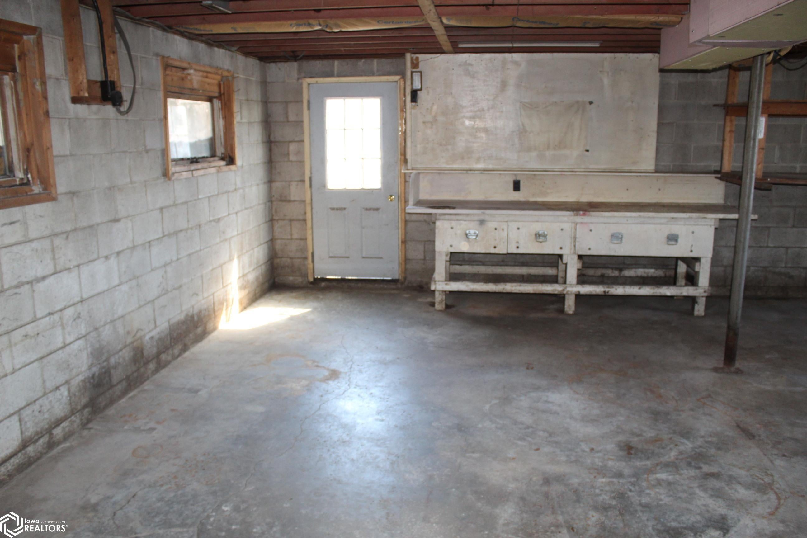 10551 Dysart Road Waterloo, IA 50701 - Photo 18 of 33 Gallery Image 18