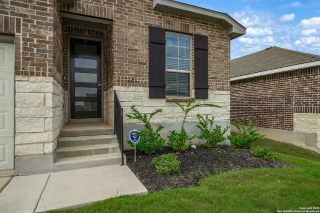$1,900 | 15535 Comanche Deer, San Antonio, TX 78233
