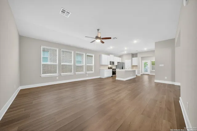 $1,900 | 15535 Comanche Deer, San Antonio, TX 78233