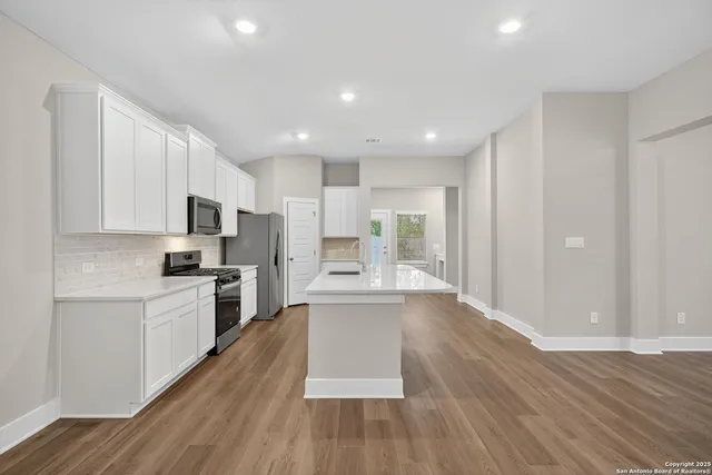 $1,900 | 15535 Comanche Deer, San Antonio, TX 78233