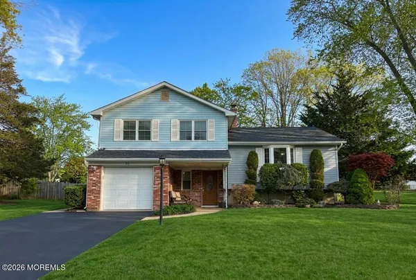 $675,000 | 32 Brunswick Drive, Howell, NJ 07731
