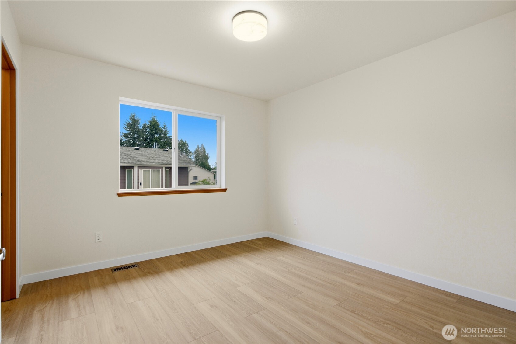 460 Ilwaco Avenue Northeast Renton, WA 98059 - Photo 13 of 16