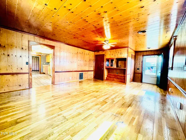 $319,931 | 923 Muddy Creek Road, Piney Flats, TN 37686