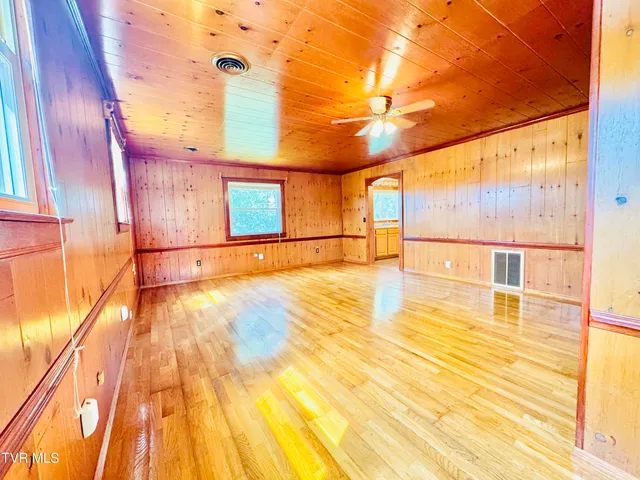 $319,931 | 923 Muddy Creek Road, Piney Flats, TN 37686