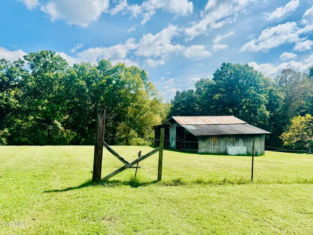 $319,931 | 923 Muddy Creek Road, Piney Flats, TN 37686