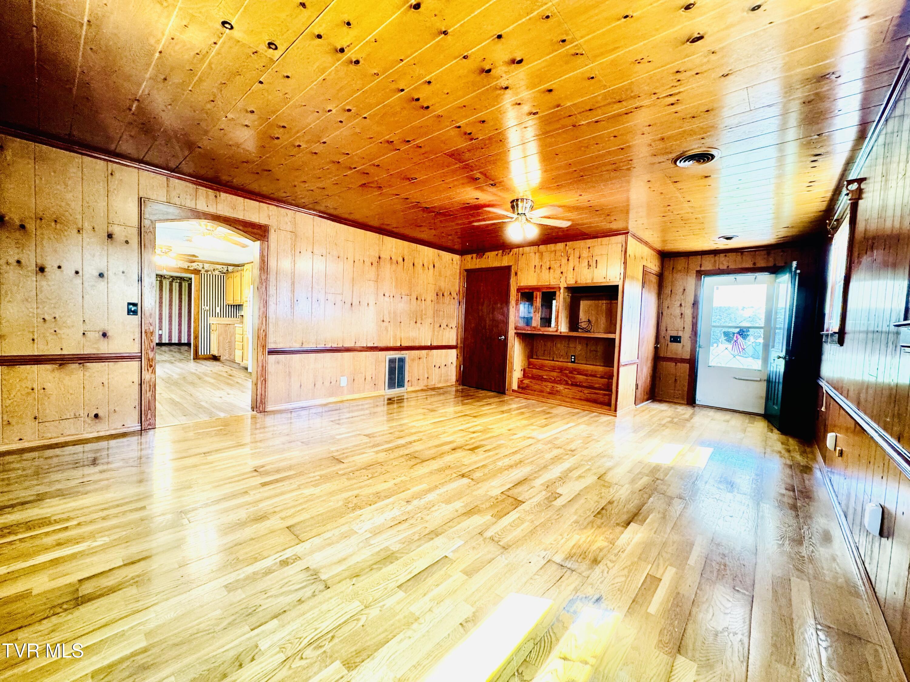 923 Muddy Creek Road Piney Flats, TN 37686 - Photo 5 of 74 IMG_2986