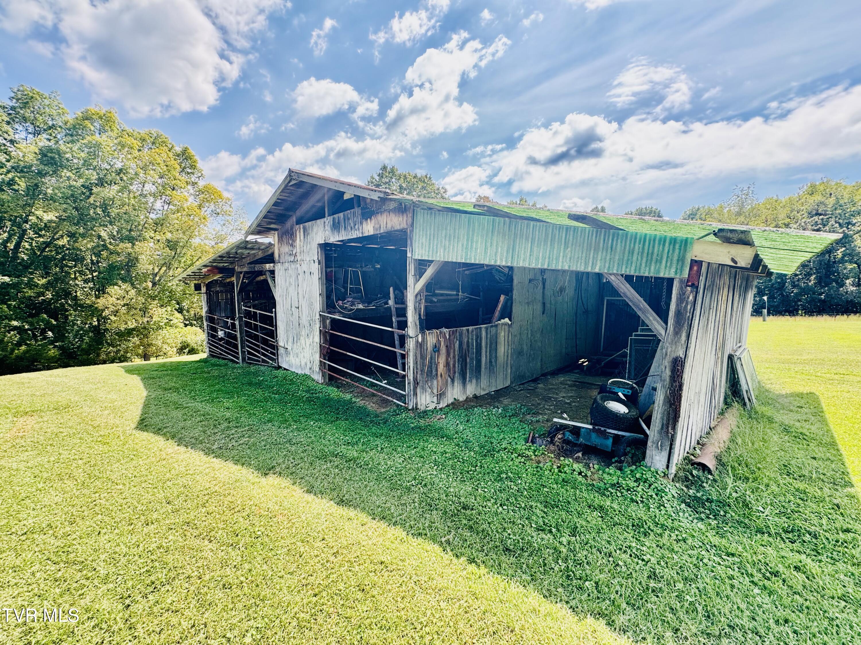 923 Muddy Creek Road Piney Flats, TN 37686 - Photo 54 of 74 IMG_3022