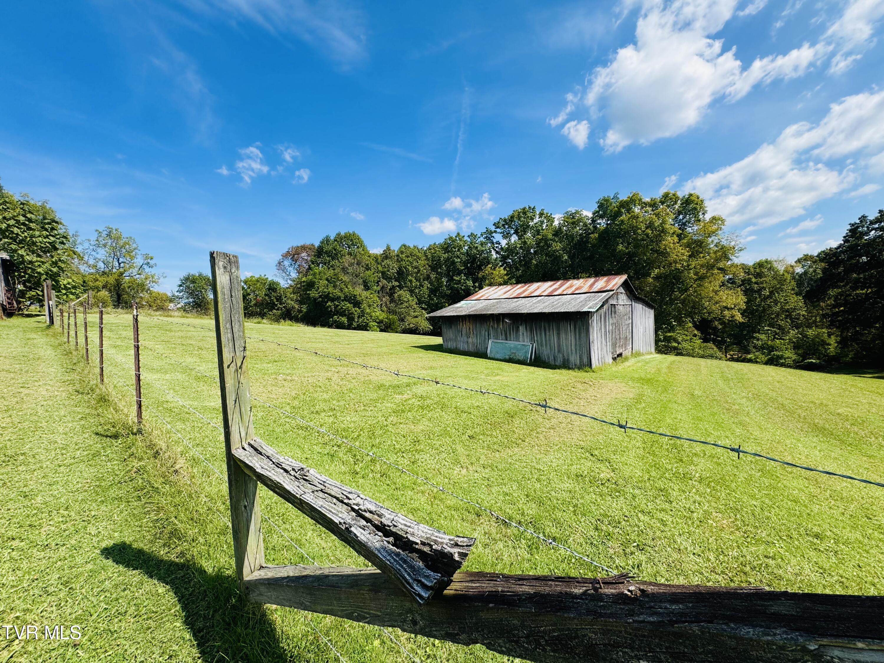 923 Muddy Creek Road Piney Flats, TN 37686 - Photo 64 of 74 IMG_3013