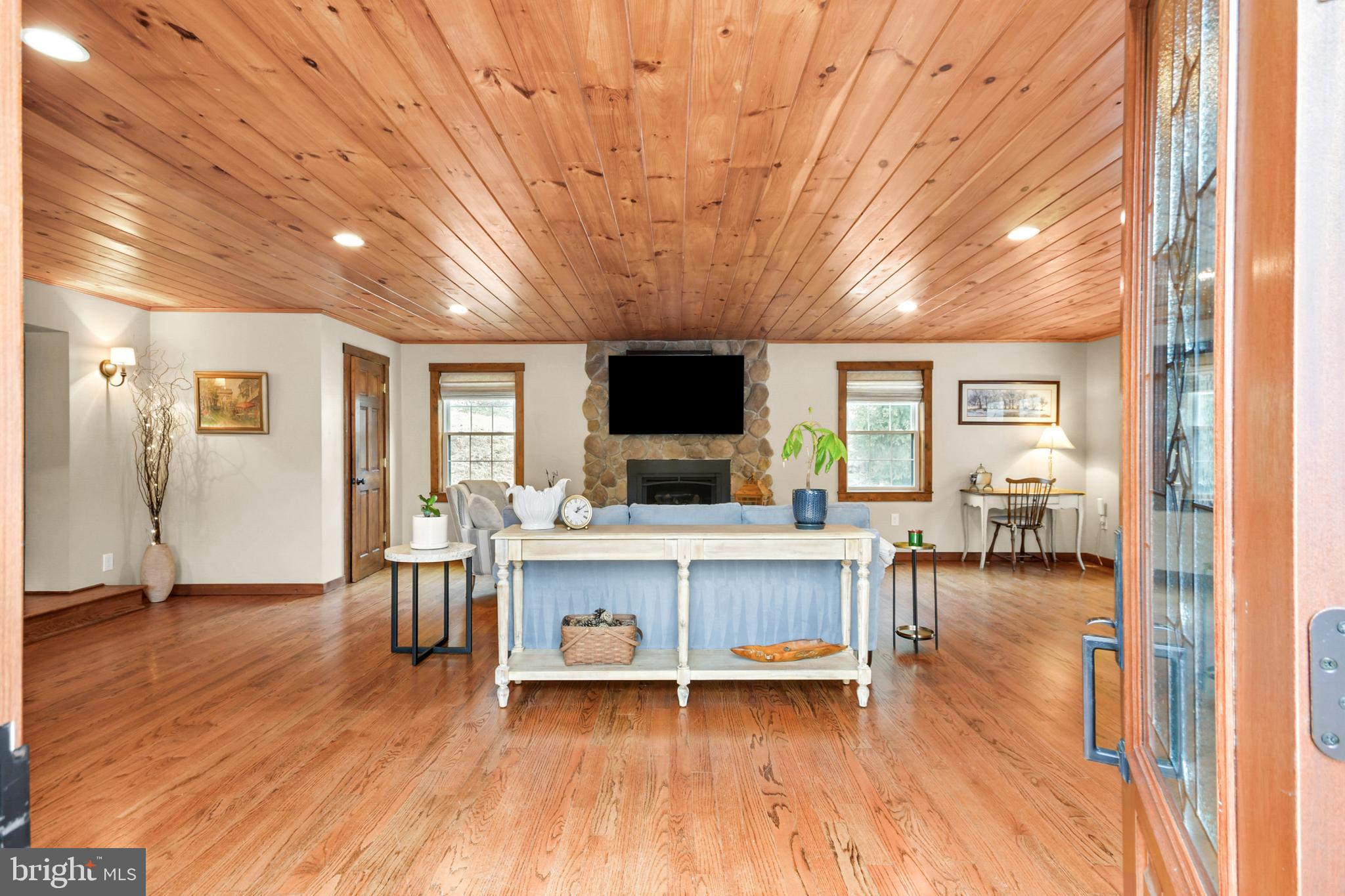 7144 Ira Sears Road Adamstown, MD 21710 - Photo 62 of 149 Living room