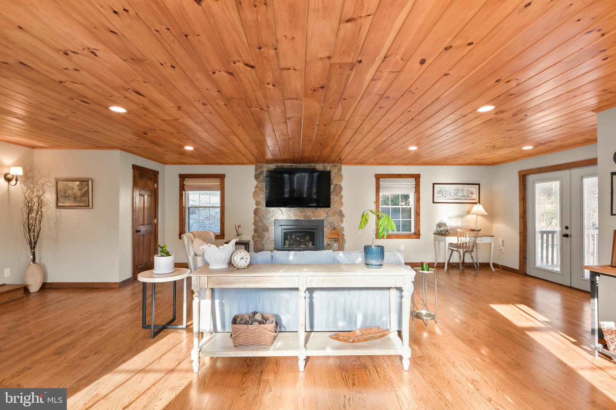 7144 Ira Sears Road Adamstown, MD 21710 - Photo 63 of 149 Living Room