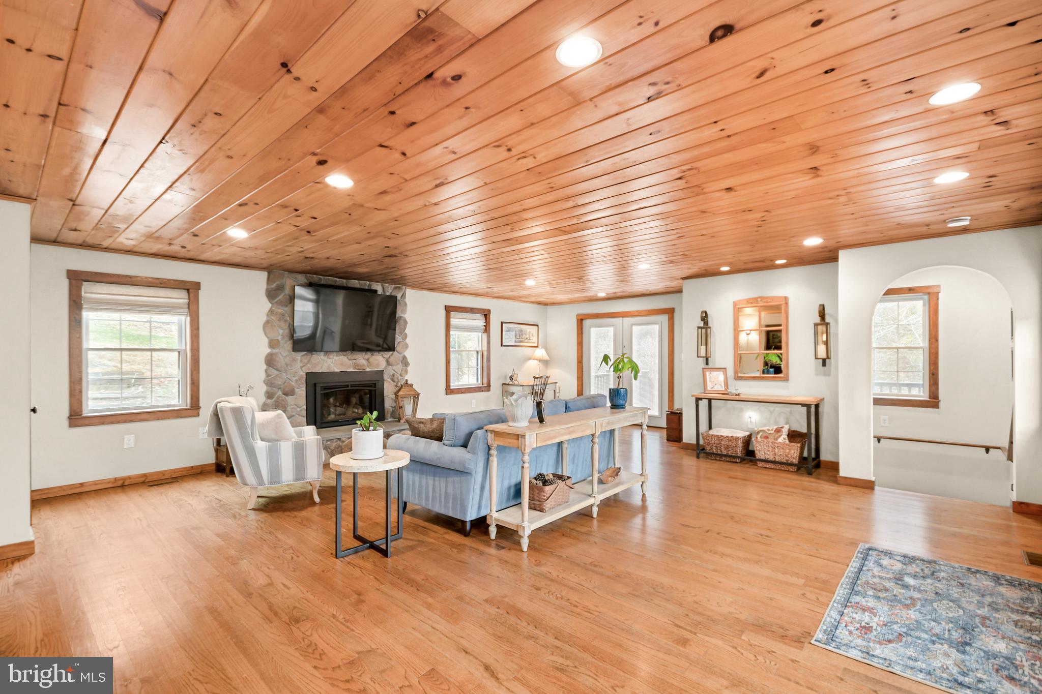 7144 Ira Sears Road Adamstown, MD 21710 - Photo 64 of 149 Living room