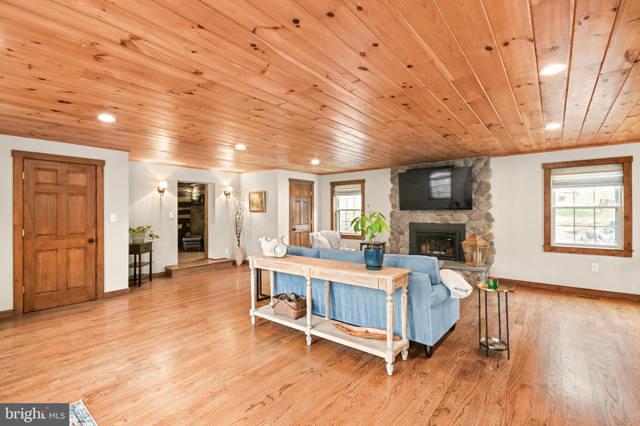 7144 Ira Sears Road Adamstown, MD 21710 - Photo 65 of 149 Living room