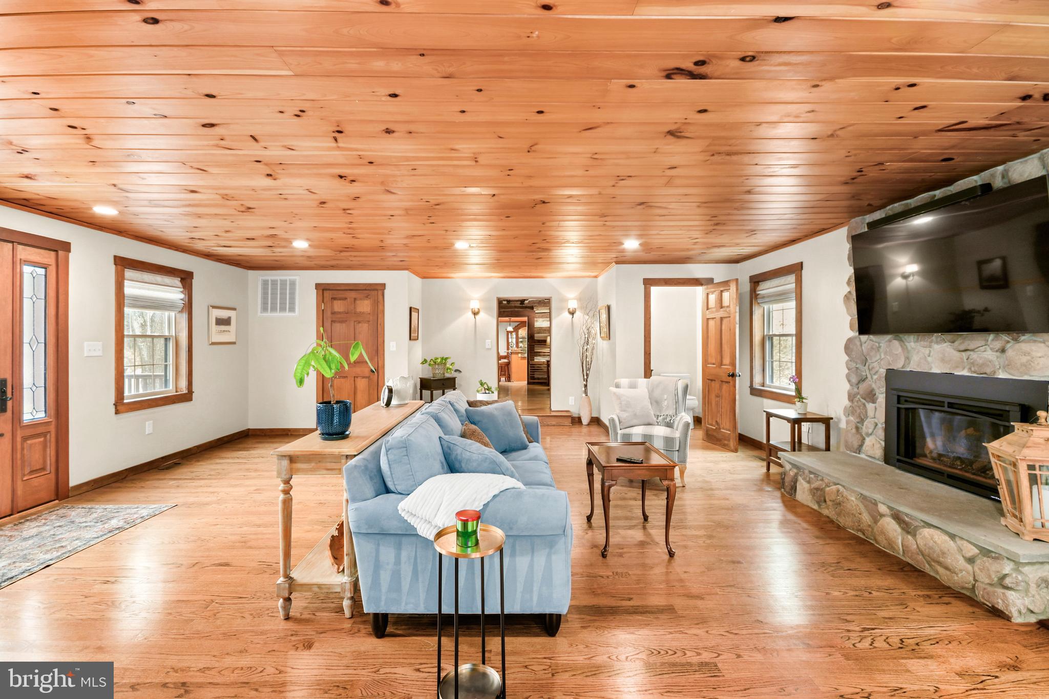 7144 Ira Sears Road Adamstown, MD 21710 - Photo 66 of 149 Living room