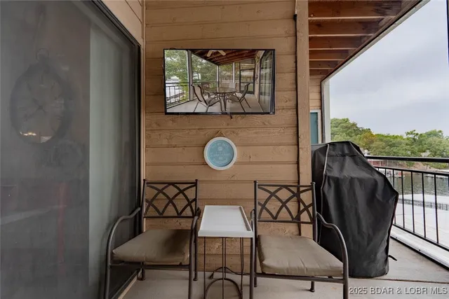 $249,900 | 21 Westshore Fls Court, Unit 2B, Lake Ozark, MO 65049