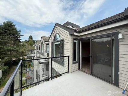 $2,975 | 6121 Northeast 175th Street, Unit A402, Kenmore, WA 98028