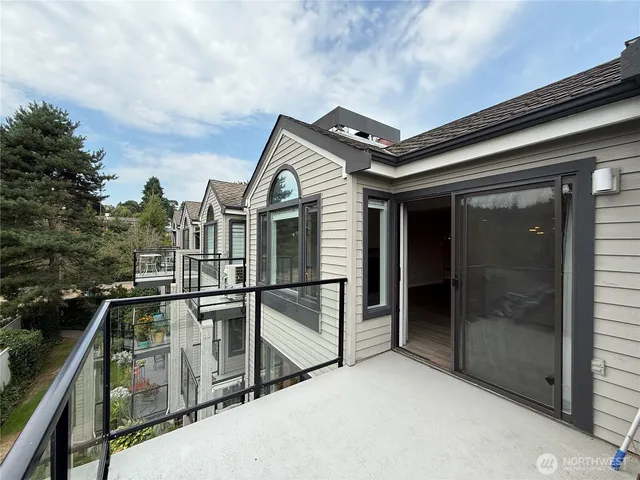 $2,975 | 6121 Northeast 175th Street, Unit A402, Kenmore, WA 98028