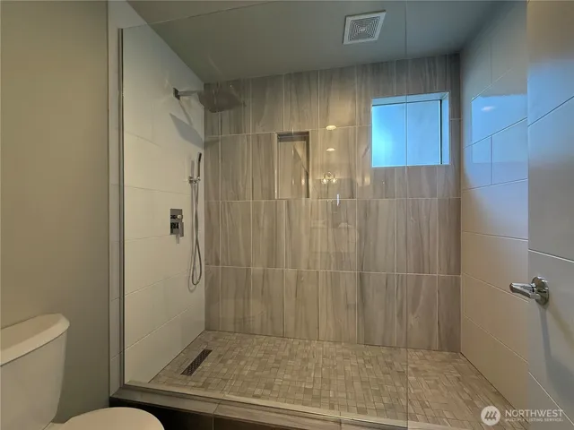 $2,975 | 6121 Northeast 175th Street, Unit A402, Kenmore, WA 98028