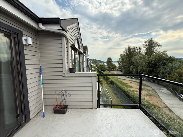 $2,975 | 6121 Northeast 175th Street, Unit A402, Kenmore, WA 98028