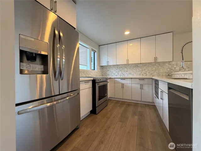 $2,975 | 6121 Northeast 175th Street, Unit A402, Kenmore, WA 98028