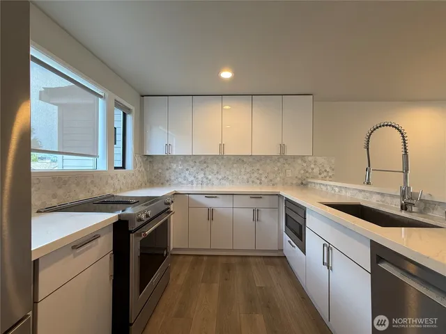 $2,975 | 6121 Northeast 175th Street, Unit A402, Kenmore, WA 98028