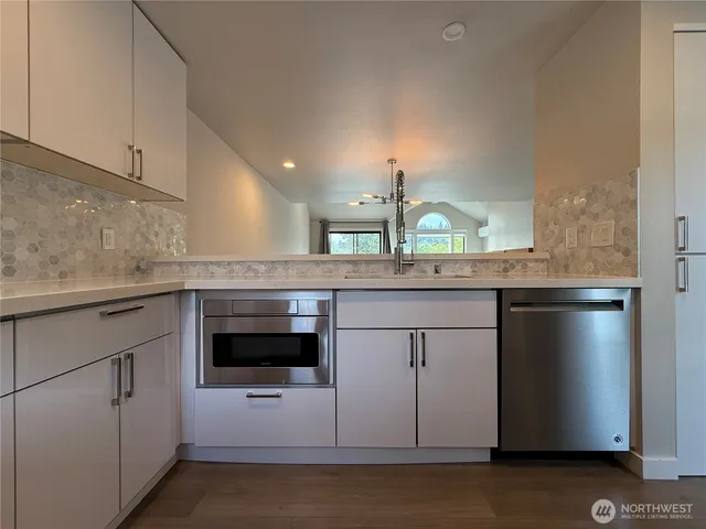 $2,975 | 6121 Northeast 175th Street, Unit A402, Kenmore, WA 98028