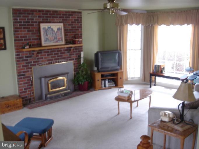 2095 Reese Road Westminster, MD 21157 - Photo 4 of 17 Family Room