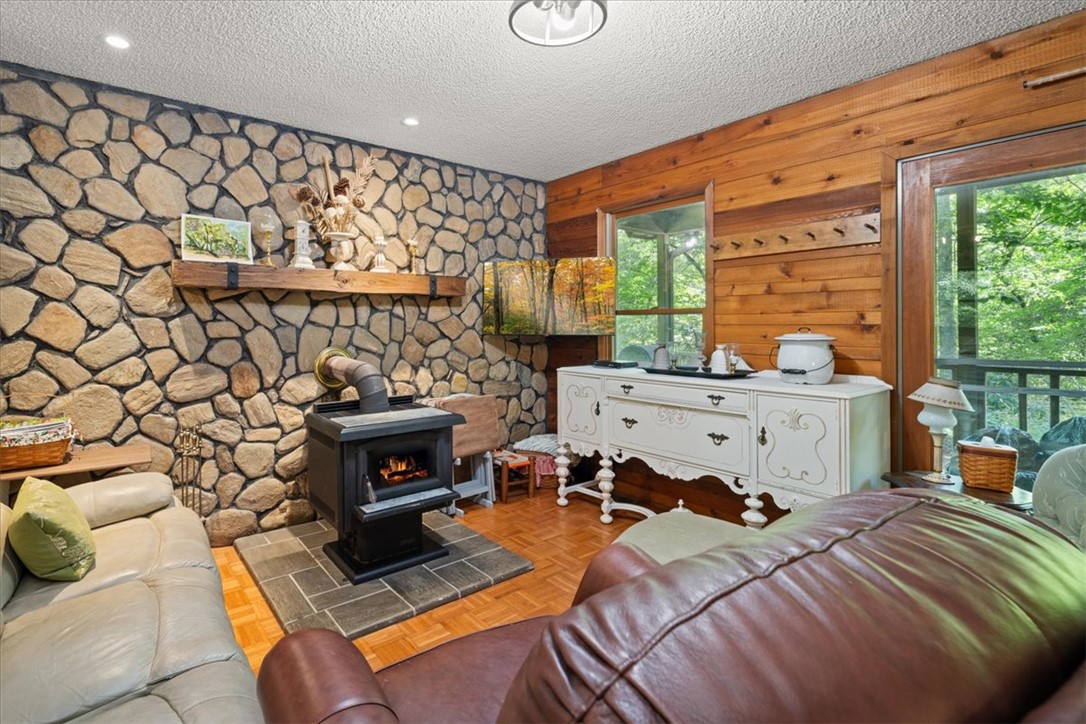 237 Hickory Ridge Mountain Rest, SC 29664 - Photo 10 of 38