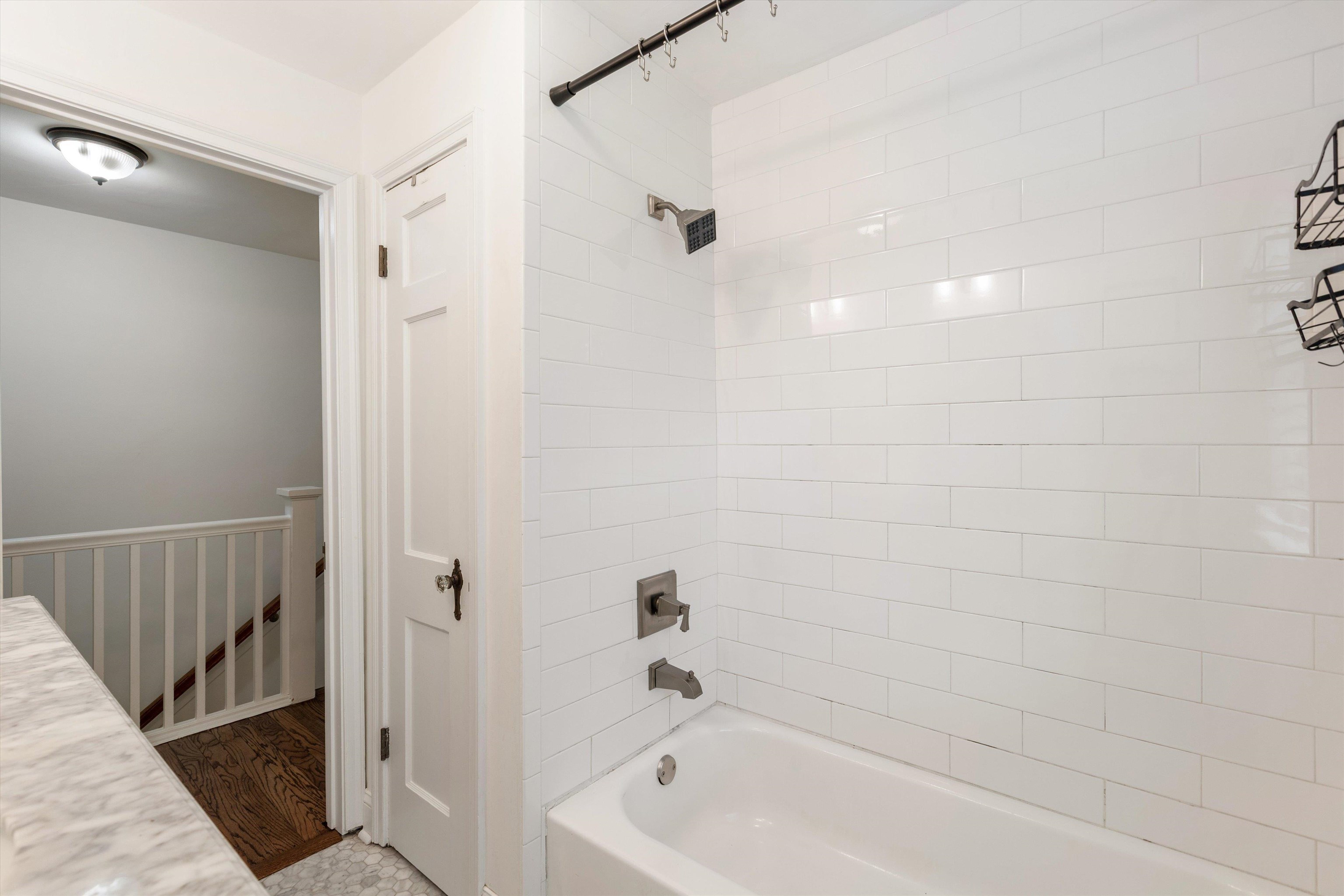 165 Picardy Street Memphis, TN 38111 - Photo 16 of 28 a bathroom with a bathtub