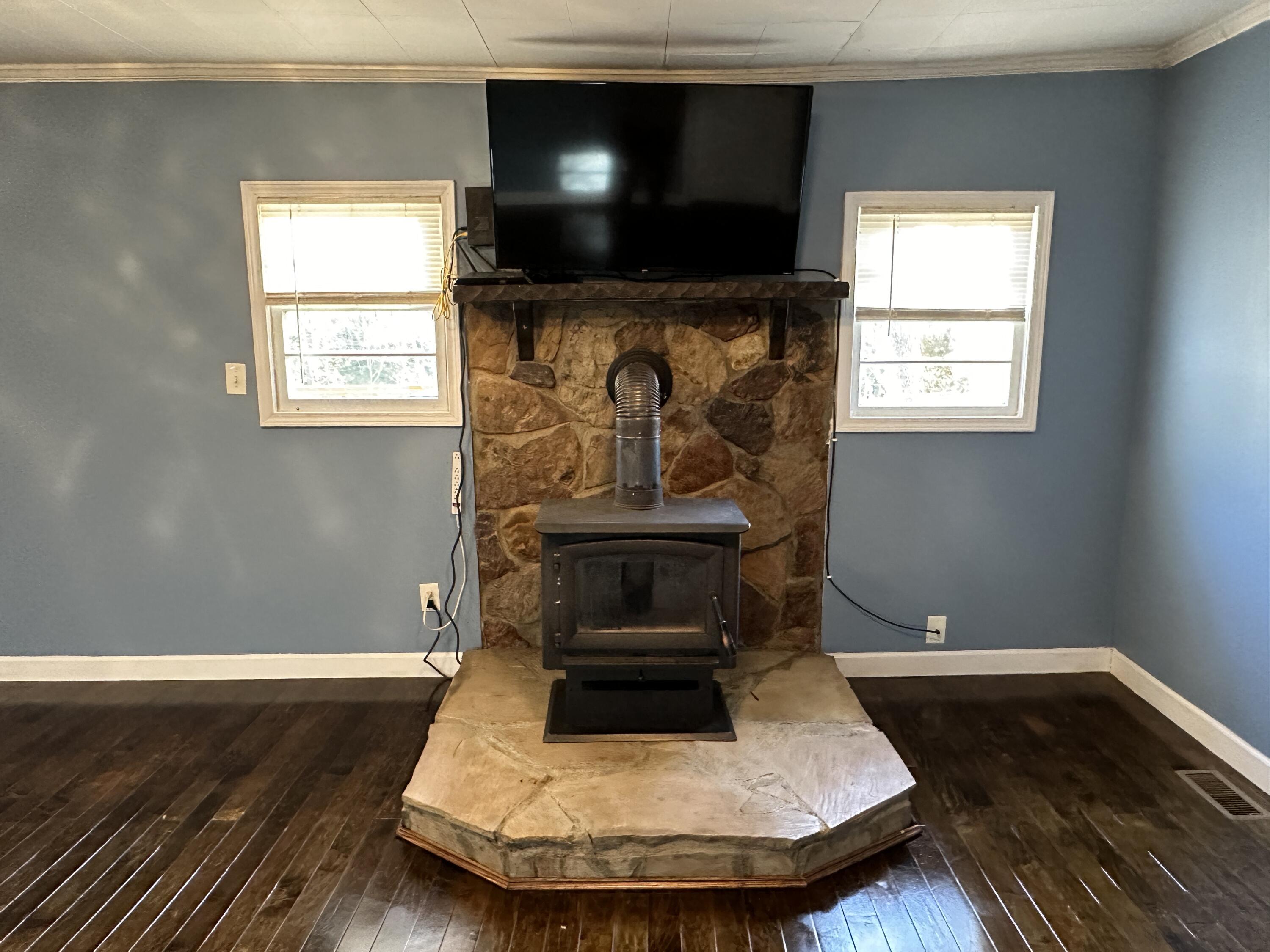 141 Buc Road Williamsburg, KY 40769 - Photo 13 of 26 Living Room fireplace