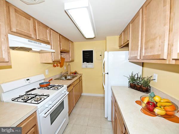 2760 Naylor Road Southeast, Unit T3N Washington, DC 20020 - Photo 5 of 11 Kitchen